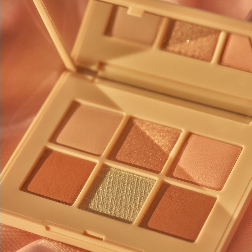 NEW dibs - The Palm Palettes - PEACHES IN HAND - Elevated Eyeshadow Pallete - Picture 9 of 10